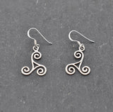 Große keltische Silber Ohrringe mit Triskele – Spiritueller Ohrschmuck aus 925 Sterling Silber