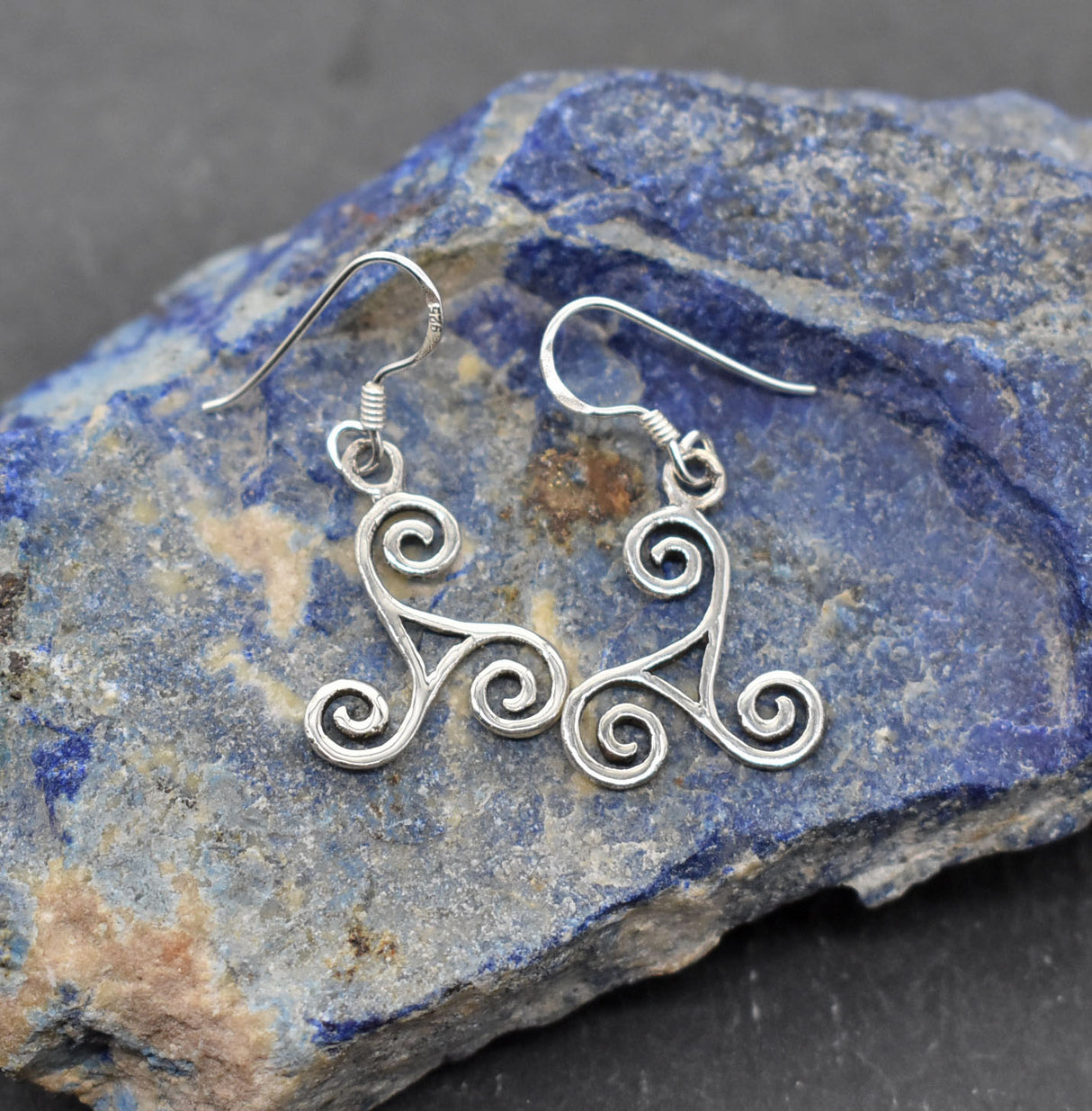 Große keltische Silber Ohrringe mit Triskele – Spiritueller Ohrschmuck aus 925 Sterling Silber