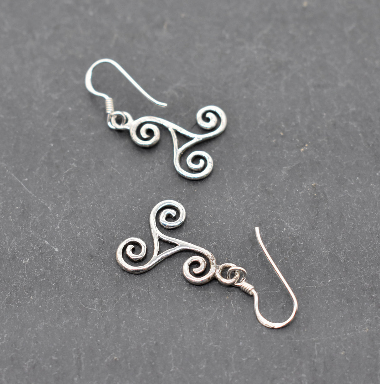Große keltische Silber Ohrringe mit Triskele – Spiritueller Ohrschmuck aus 925 Sterling Silber