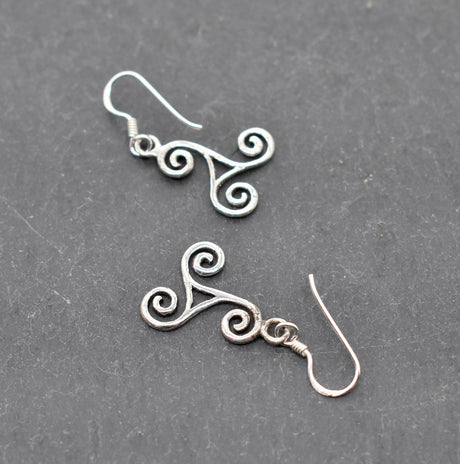 Große keltische Silber Ohrringe mit Triskele – Spiritueller Ohrschmuck aus 925 Sterling Silber