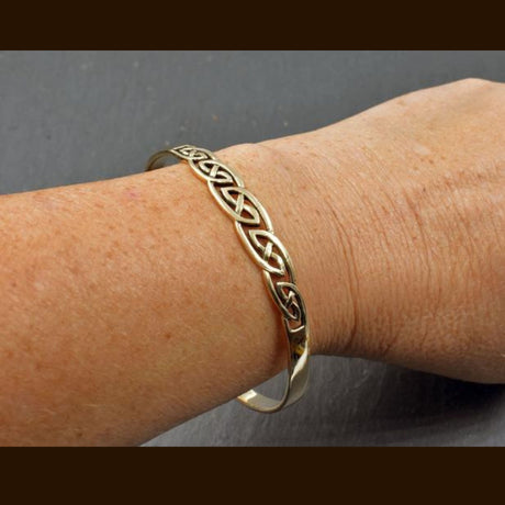Keltischer Bronzearmreif mit Flechtmuster