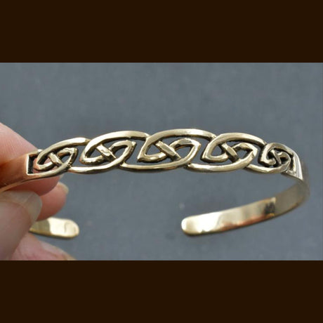 Keltischer Bronzearmreif mit Flechtmuster
