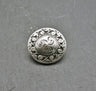 Keltischer Knopf mit Triskele silberfarben