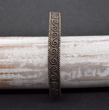 Keltischer Bronzearmreif mit traditionellem Muster