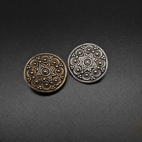 Kleine Wikinger Brosche mit Granulationsdekor – Bronze oder versilbert