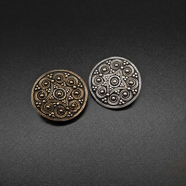Kleine Wikinger Brosche mit Granulationsdekor – Bronze oder versilbert