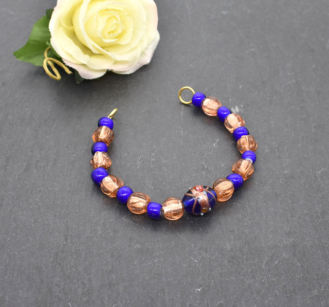 Kurze Fibelkette mit Lampwork-Perlen im Wikinger-Stil – Glasperlenkette für Ovalfibeln und Trägerkleid