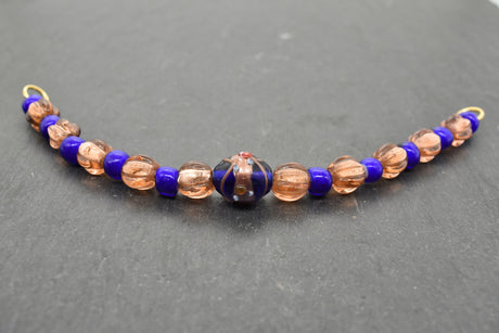 Kurze Fibelkette mit Lampwork-Perlen im Wikinger-Stil – Glasperlenkette für Ovalfibeln und Trägerkleid