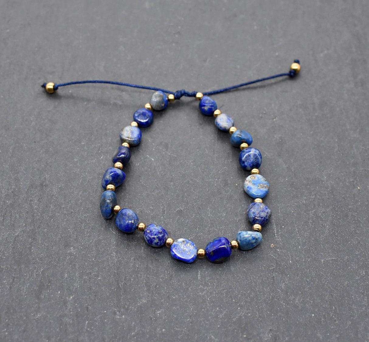Lapislazuli Armband mit Messingperlen