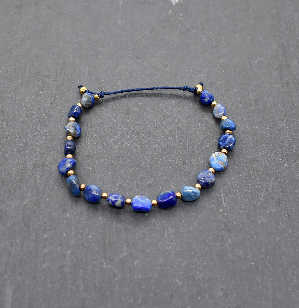 Lapislazuli Armband mit Messingperlen