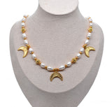 Perlenkette Luna mit goldenen Mondsicheln