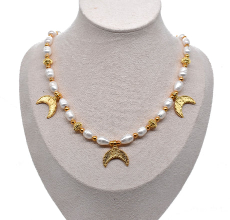 Perlenkette Luna mit goldenen Mondsicheln