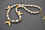 Perlenkette Luna mit goldenen Mondsicheln