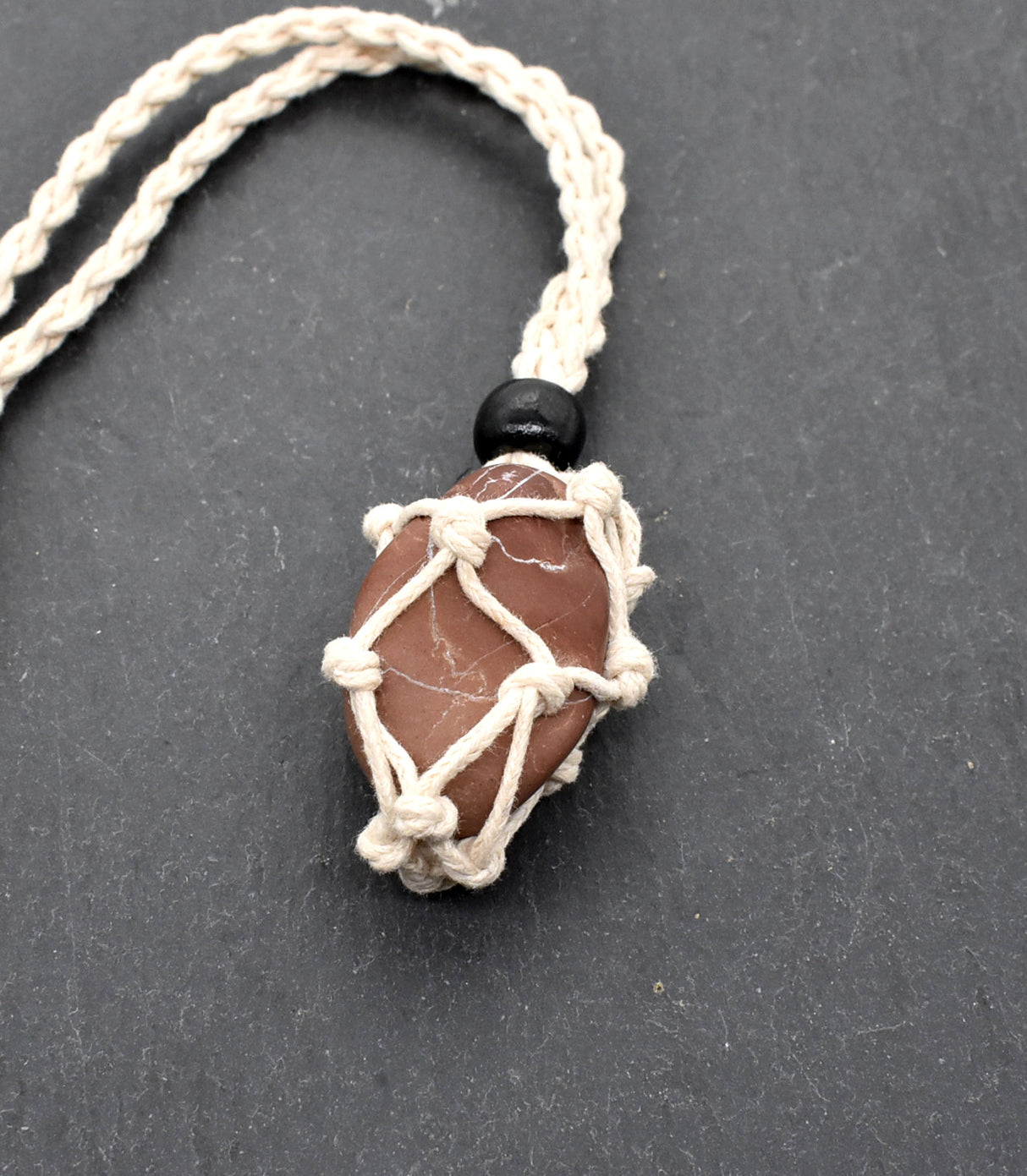 Makramee Kette mit Edelsteinen – Handgefertigter Naturschmuck voller Eleganz & Natürlichkeit