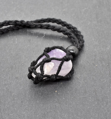 Makramee Kette mit Amethyst – Handgefertigter Naturschmuck voller Eleganz & Natürlichkeit