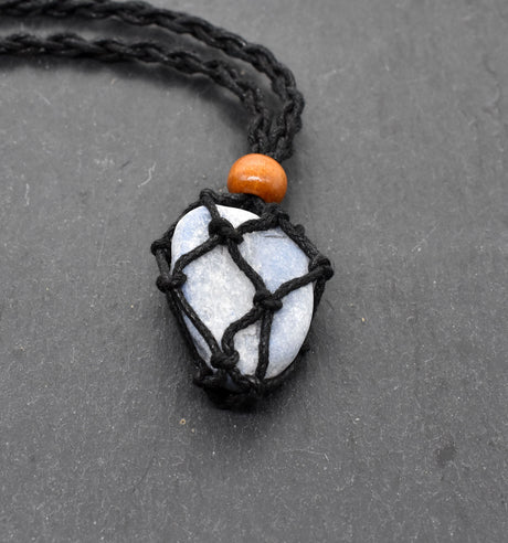 Makramee Kette mit Calcit – Handgefertigter Naturschmuck voller Eleganz & Natürlichkeit