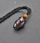 Makramee Kette mit Rhyolith – Handgefertigter Naturschmuck voller Eleganz & Natürlichkeit