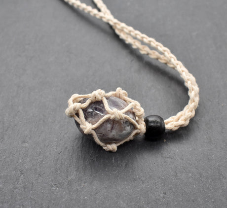 Makramee Kette mit Edelsteinen