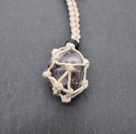 Makramee Kette mit Edelsteinen