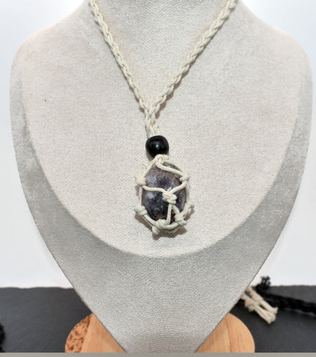 Makramee Kette mit Edelsteinen