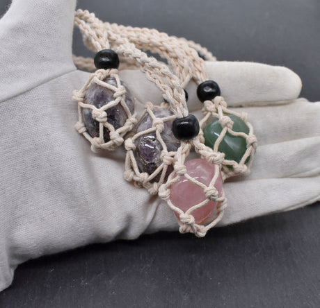 Makramee Kette mit Edelsteinen