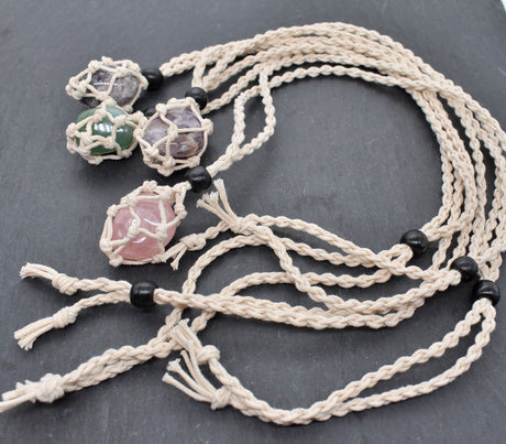 Makramee Kette mit Edelsteinen