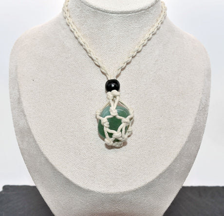 Makramee Kette mit Edelsteinen