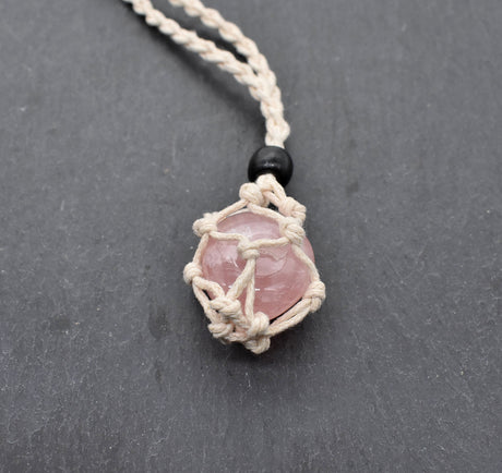Makramee Kette mit Edelsteinen