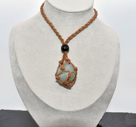 Makramee Kette mit Edelsteinen