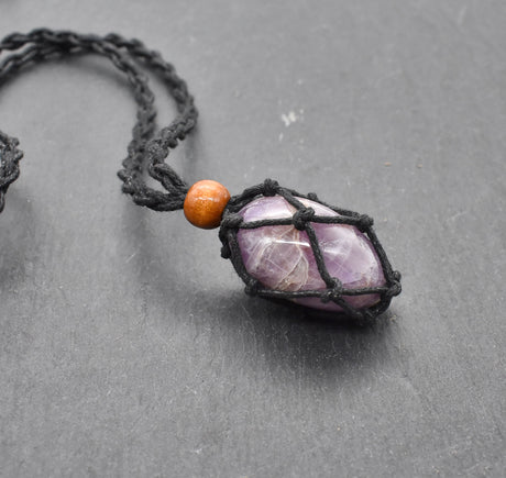 Makramee Kette mit Edelsteinen