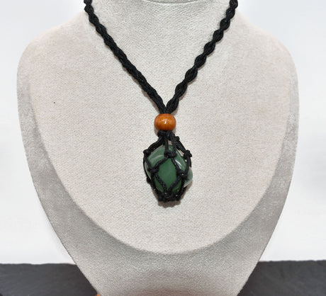 Makramee Kette mit Edelsteinen