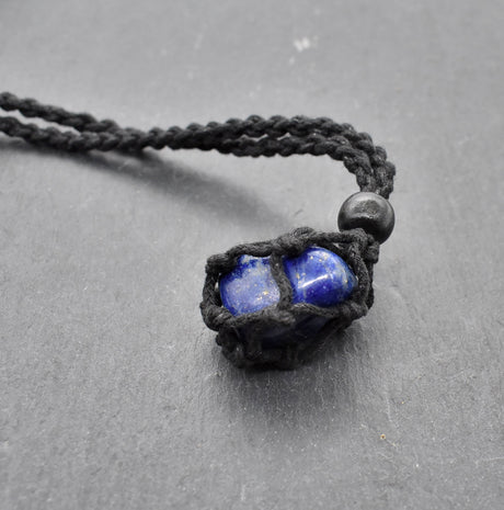 Makramee Kette mit Edelsteinen