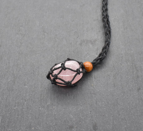 Makramee Kette mit Edelsteinen