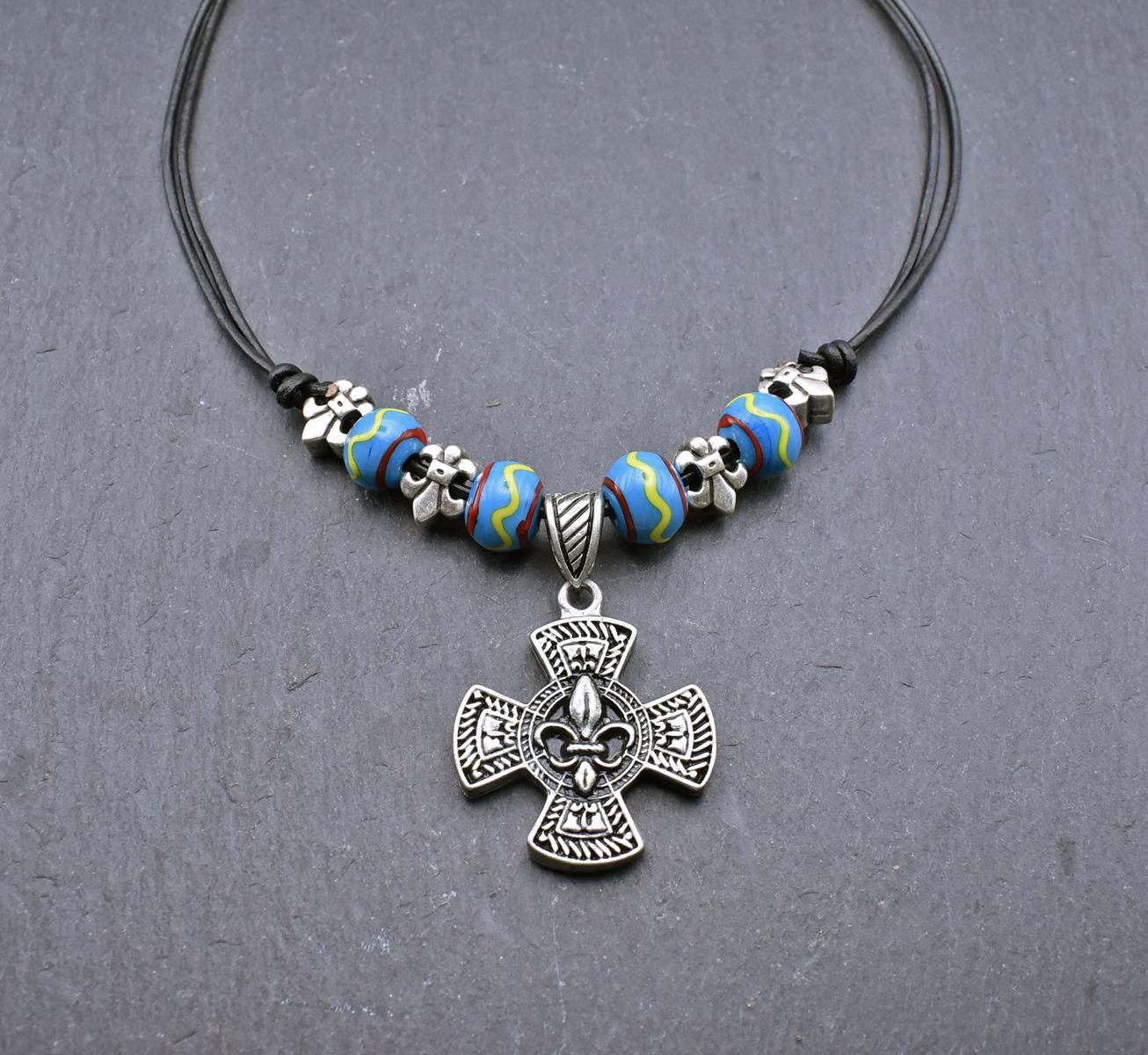 Merowinger Kette mit Glasperlen in hellblau und silber mit Fleur des Lys