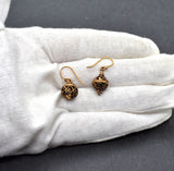 Mittelalterliche Bronze Ohrringe mit verschlungenem Durchbruchs-Muster – Filigraner Ohrschmuck im historischen Stil