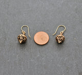 Mittelalterliche Bronze Ohrringe mit verschlungenem Durchbruchs-Muster – Filigraner Ohrschmuck im historischen Stil