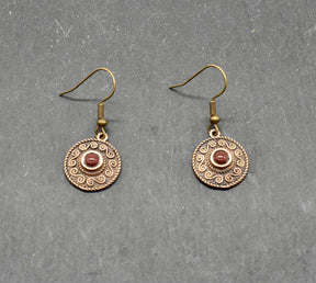 Zeitloser keltischer Ohrschmuck mit Edelstein aus Bronze