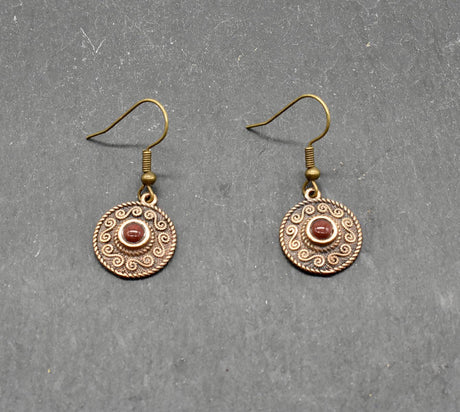 Zeitloser keltischer Ohrschmuck mit Edelstein aus Bronze