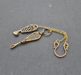 Wikinger Schlüssel & Ohrlöffel aus Bronze – Nordische Fibelkette / Wikinger Hygiene-Set – BELANAS SCHATZKISTE