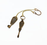 Wikinger Schlüssel & Ohrlöffel aus Bronze – Nordische Fibelkette / Wikinger Hygiene-Set – BELANAS SCHATZKISTE