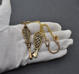 Wikinger Schlüssel & Ohrlöffel aus Bronze – Nordische Fibelkette / Wikinger Hygiene-Set – BELANAS SCHATZKISTE