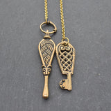 Wikinger Schlüssel & Ohrlöffel aus Bronze – Nordische Fibelkette / Wikinger Hygiene-Set – BELANAS SCHATZKISTE