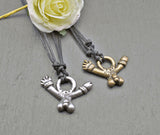 Römisches Phallus-Amulett – Fascinum am Stoffband