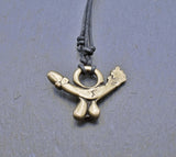 Rückseite des Römischen Phallus-Amulett – Fascinum am Stoffband