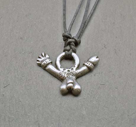 Römisches Phallus-Amulett – Fascinum am Stoffband