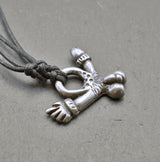 Römisches Phallus-Amulett – Fascinum am Stoffband