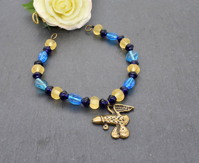 Fibelkette für Mutige mit antikem Phallus-Anhänger – Glasperlen in blau und gelb - Anhänger 