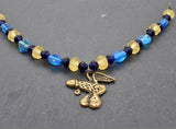 Fibelkette für Mutige mit antikem Phallus-Anhänger – Glasperlen in blau und gelb - Anhänger 