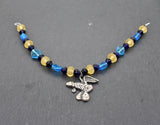 Fibelkette für Mutige mit antikem Phallus-Anhänger – Glasperlen in blau und gelb - Anhänger Silber