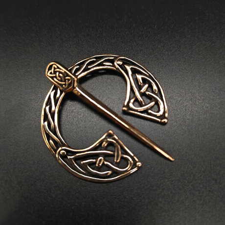 Keltische Penannular-Fibel aus Bronze mit Knotenmuster